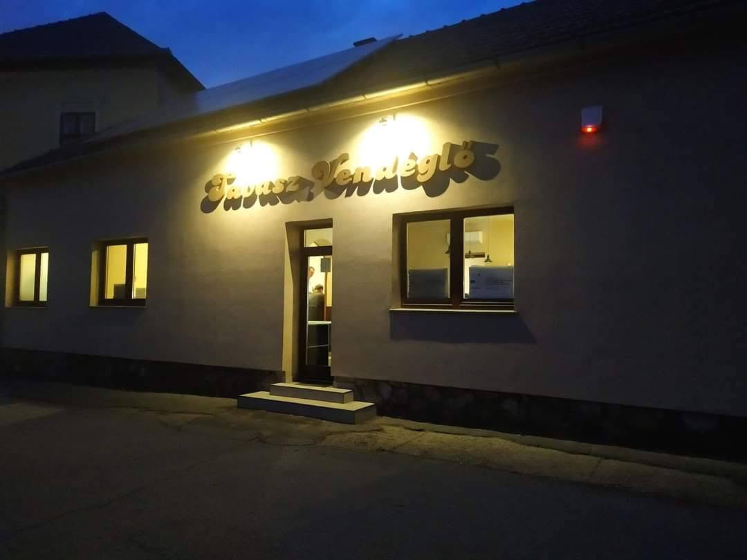 The restaurant in the evening light